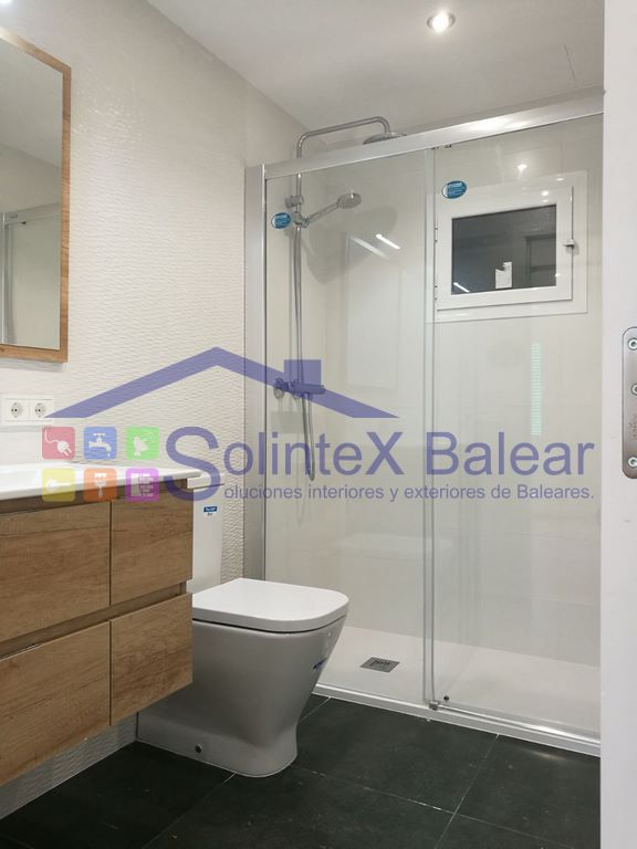 Instalación mamparas baño Mallorca