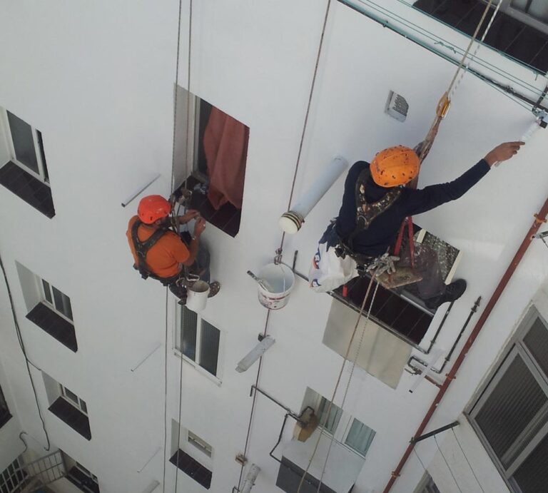 Applicación de pintura trabajos verticales en Mallorca